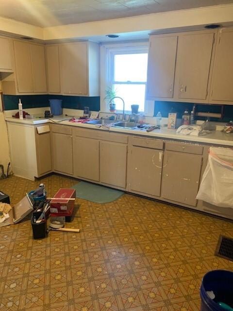 2915 10th St, Columbus, IN 47201 - photo 7