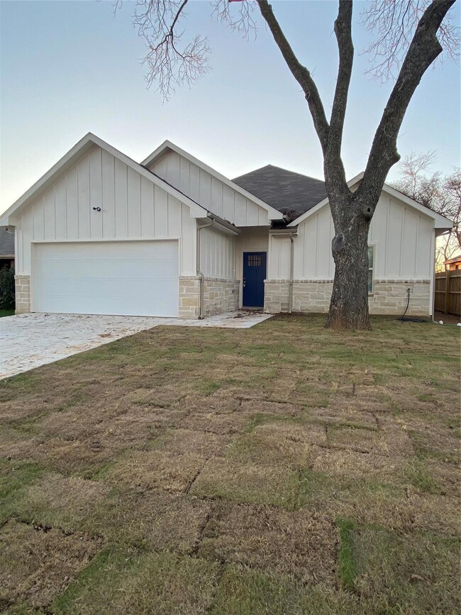 415 Grayson Ct, Joshua, TX 76058 - photo 4