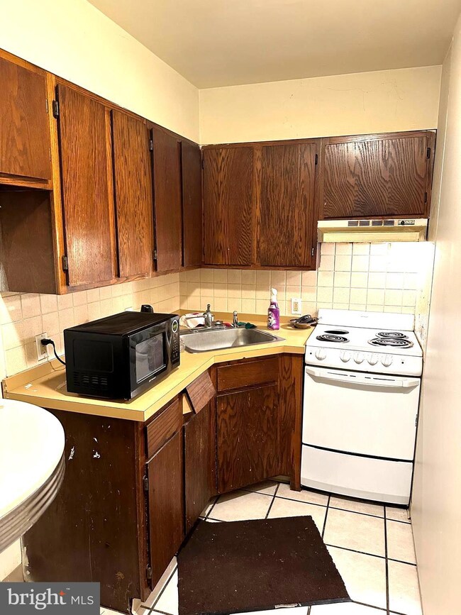 217 W 5th St unit 2, Lansdale, PA 19446 - photo 3