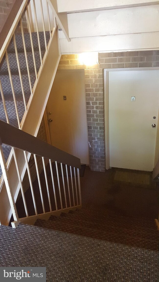 1670 Parkcrest Cir unit 100, Reston, VA 20190 - photo 2