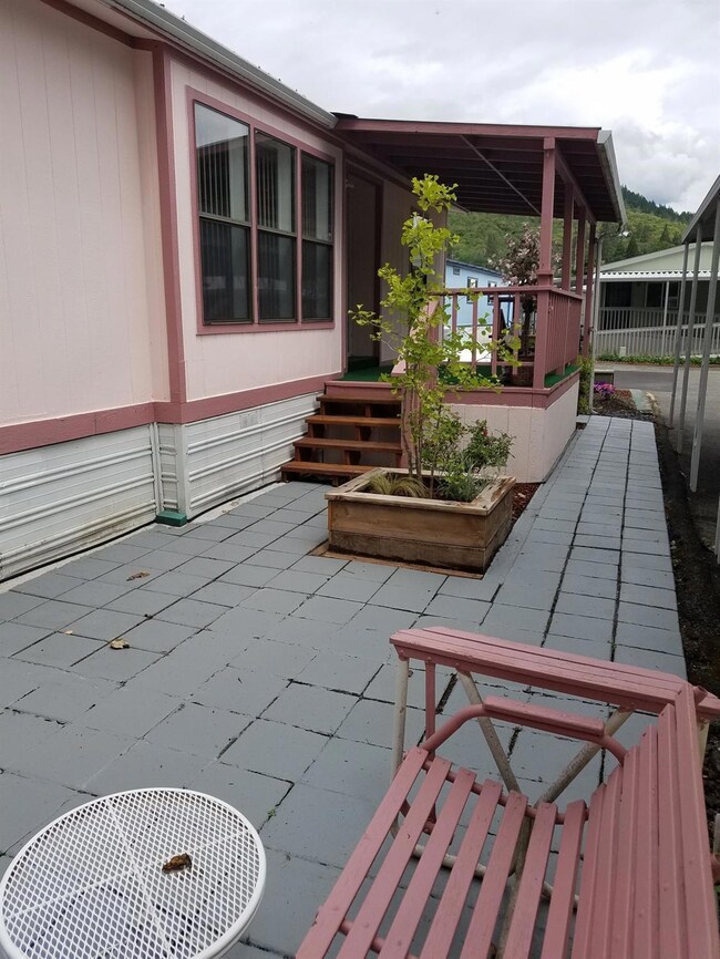 2325 NW Highland Ave unit 55, Grants Pass, OR 97526 - photo 3