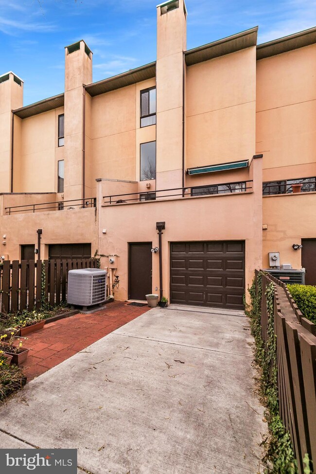 17 W Lee St, Baltimore, MD 21201 - photo 2