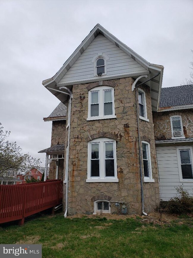 241 Juniper St, Quakertown, PA 18951 - photo 3