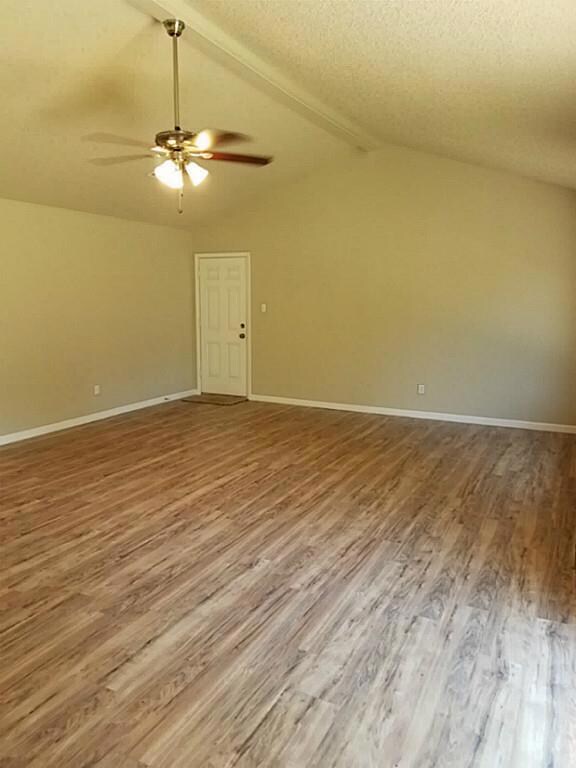 83 Fulton Dr N, Alvin, TX 77511 - photo 4