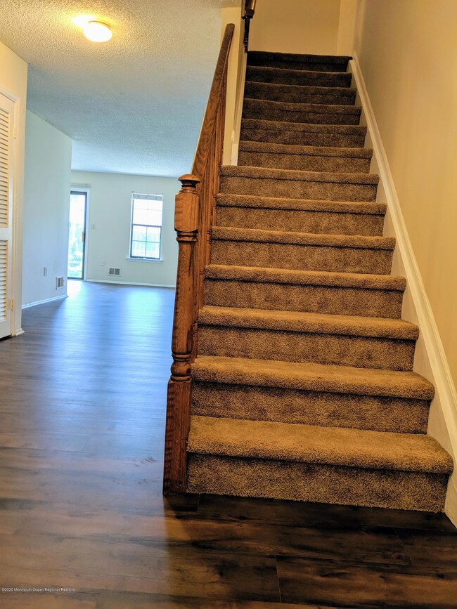 31 Farragut Square, Freehold, NJ 07728 - photo 7