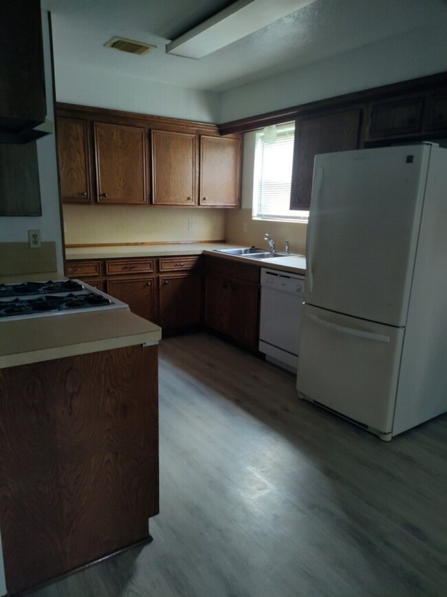 7331 Woodland Dr W, Houston, TX 77040 - photo 2