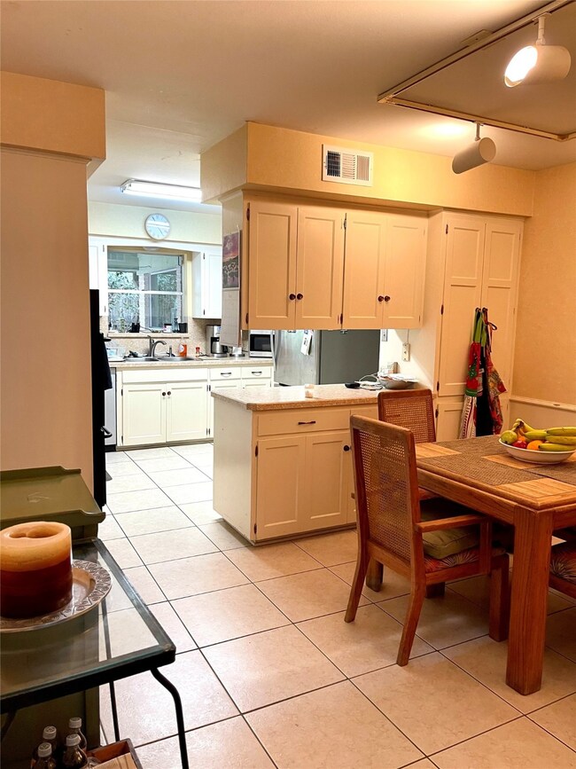 10026 Candlewood Dr, Houston, TX 77042 - photo 7