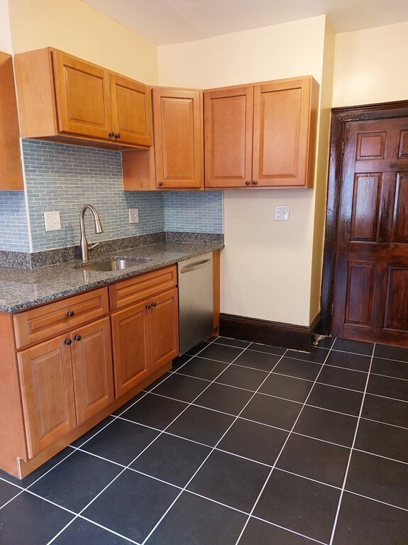 282 Walnut Ave unit 3, Roxbury, MA 02119 - photo 3