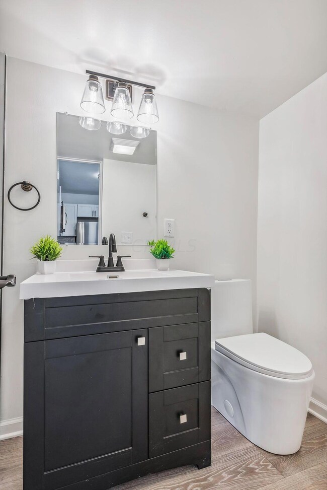 9-web-or-mls-220-e-hinman-ave