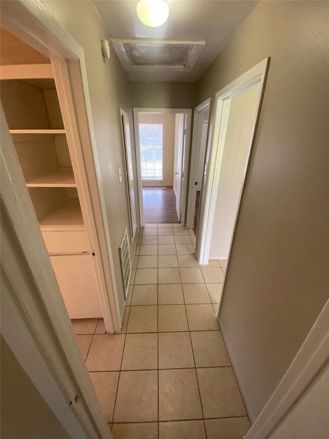 5814 Mackinaw St, Houston, TX 77053 - photo 6