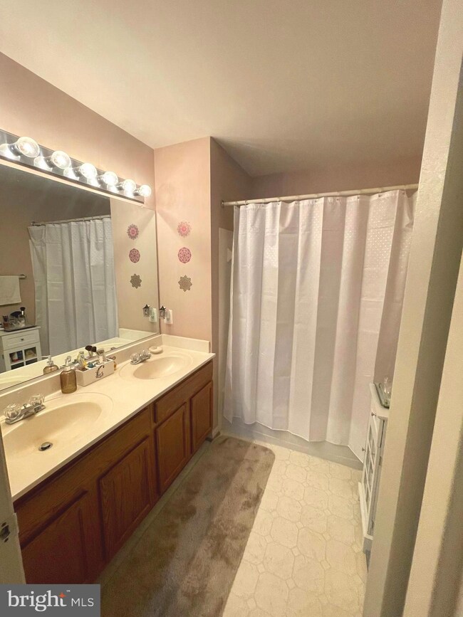 8639 Willow Leaf Ln, Odenton, MD 21113 - photo 5