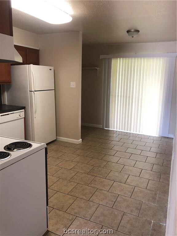 1612 Mossglenn Cir, College Station, TX 77840 - photo 4