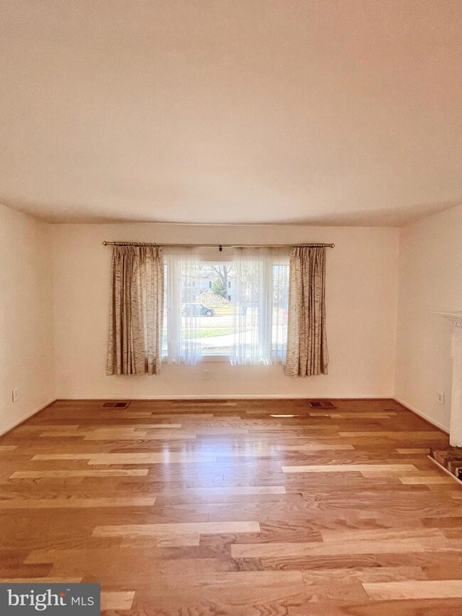 4305 Hollowview Ct, Fairfax, VA 22032 - photo 6