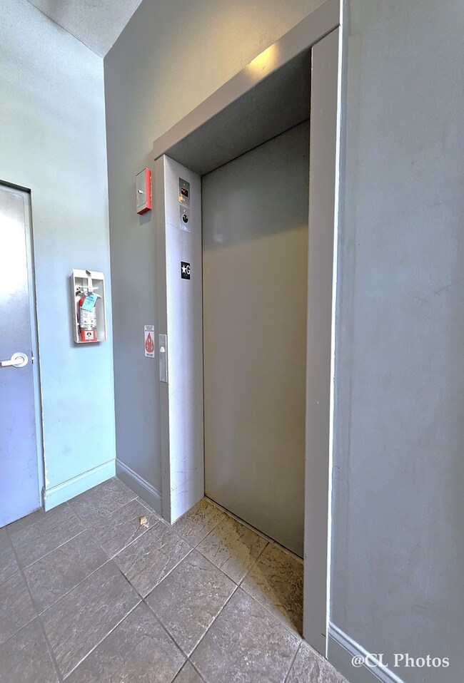 500 N Damen Ave unit 401, Chicago, IL 60622 - photo 2