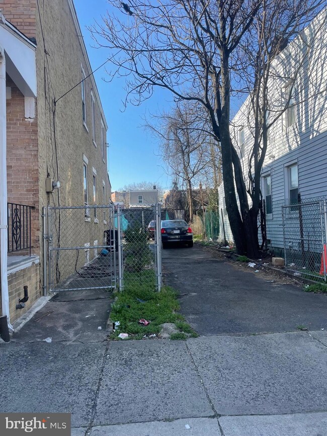 1048 Liberty St, Camden, NJ 08104 - photo 3