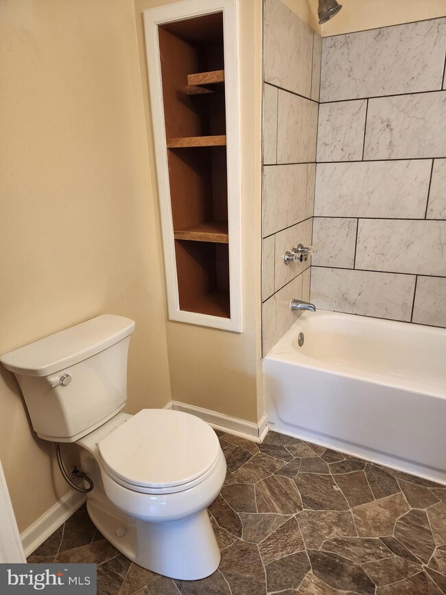 45 N Green St unit 2, Berkeley Springs, WV 25411 - photo 3