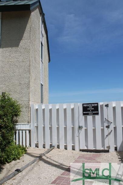 Private Entry to Beach