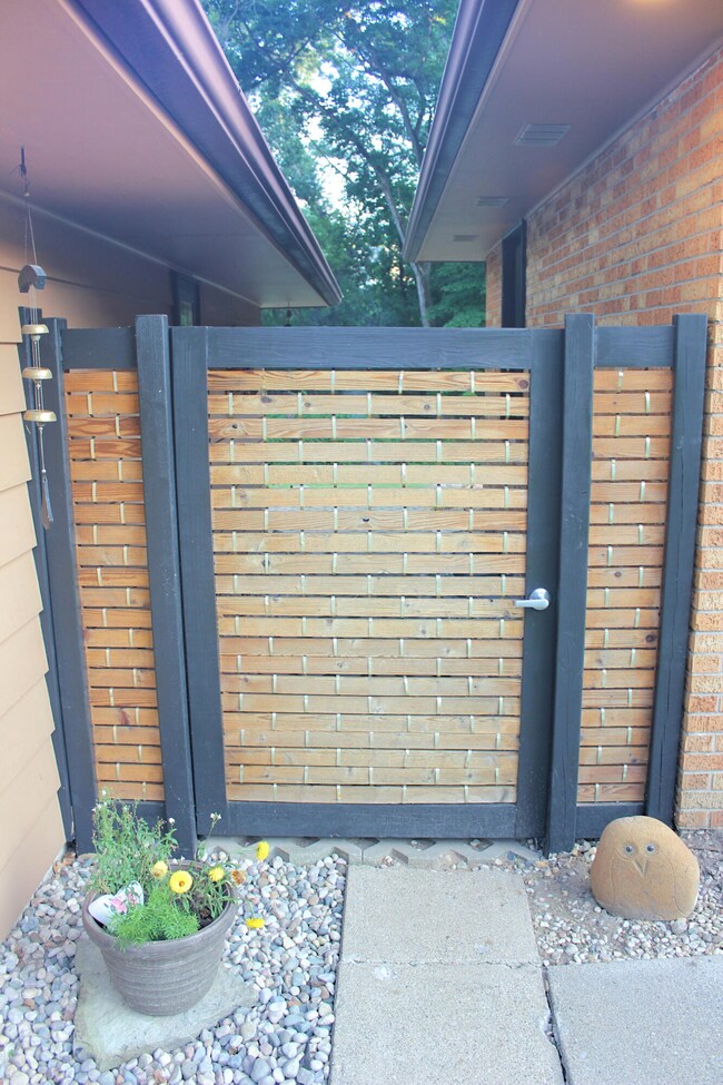 Gate Closed 1