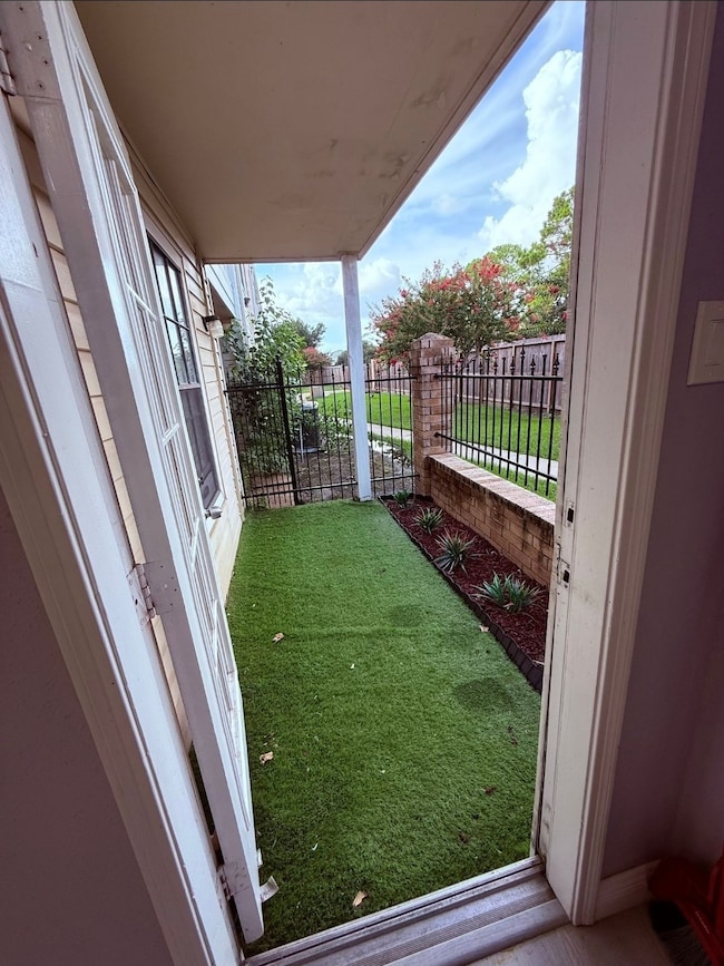 2750 Holly Hall St unit 811, Houston, TX 77054 - photo 7