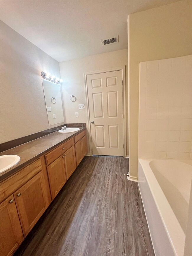 126 Sunburst Ct, Weatherford, TX 76087 - photo 5