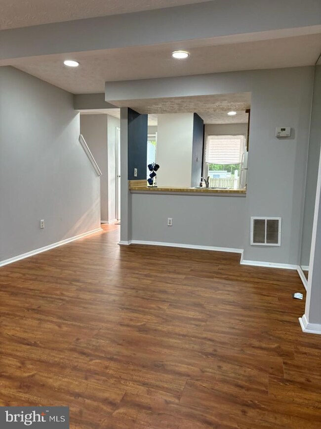 8335 Windfall Rd, Springfield, VA 22153 - photo 4