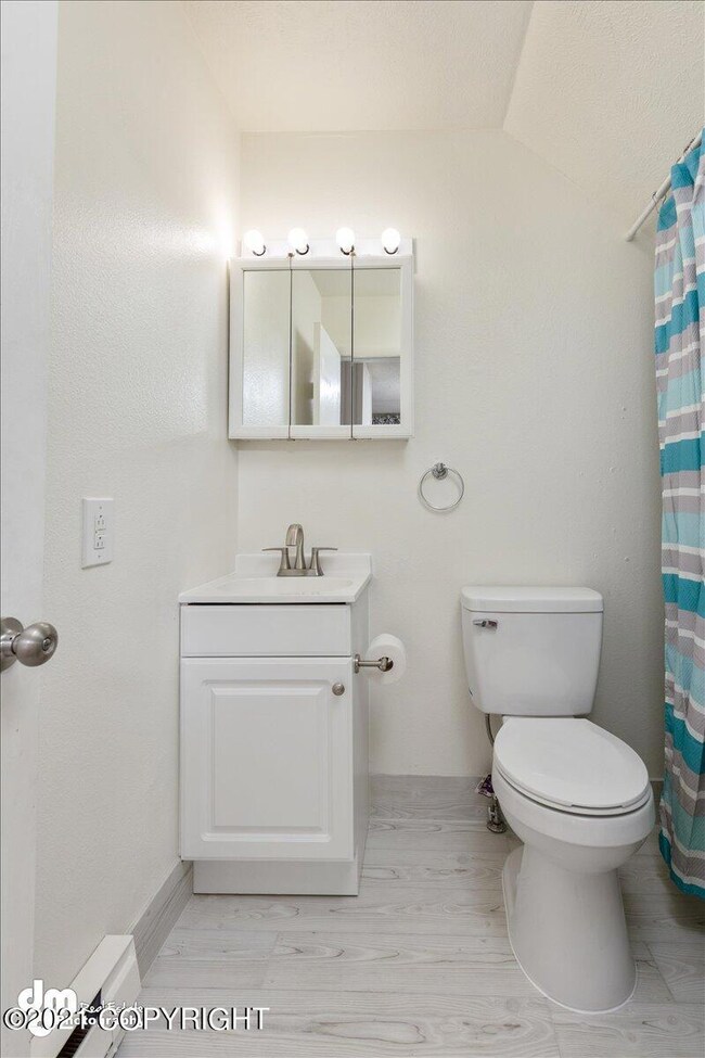 19-Half Bath 20210615-DW-9229