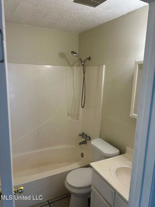 18147 Allen Rd unit 17, Long Beach, MS 39560 - photo 5