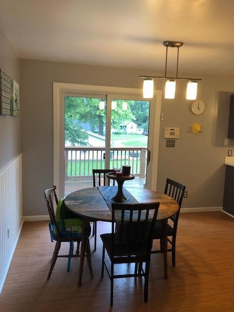 large eat in kitchen