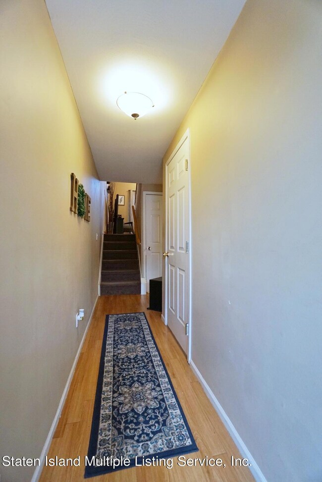 17 Rutherford Ct, Staten Island, NY 10309 - photo 2