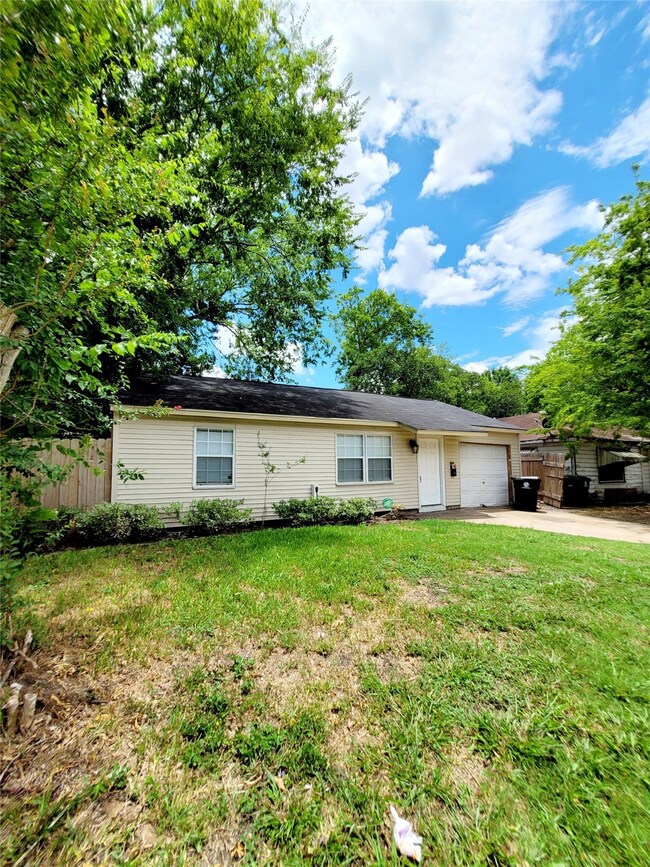 3418 Mainer St, Houston, TX 77021 - photo 3