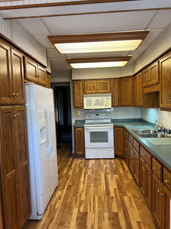 424 N Wood St, Loudonville, OH 44842 - photo 7