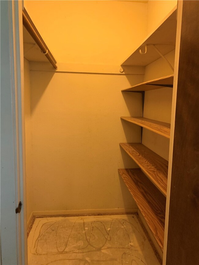 836 W 3rd St, Eddy, TX 76524 - photo 6