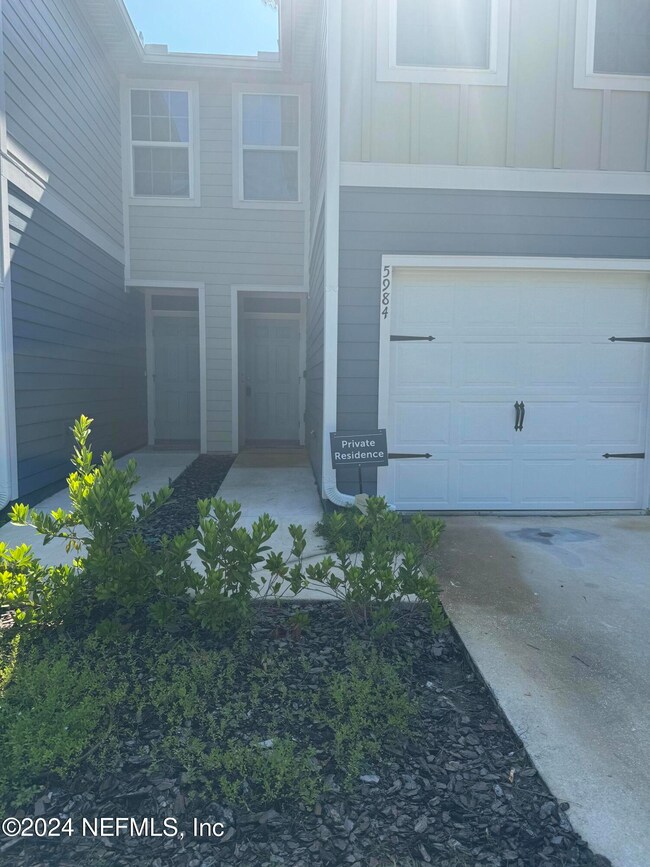 5984 Creekside Crossing Dr, Jacksonville, FL 32210 - photo 2