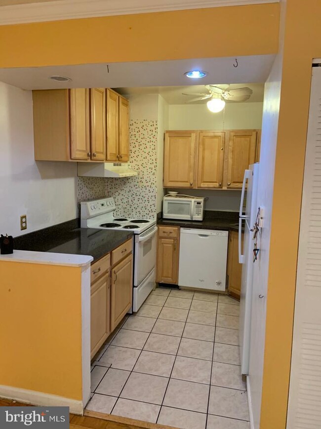 421 E Dartmouth Dr unit 5, Sterling, VA 20164 - photo 5