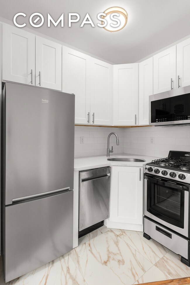 1582 York Ave unit 3-A, New York, NY 10028 - photo 2