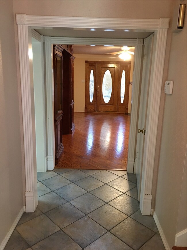 1206 Country Place Dr, Houston, TX 77079 - photo 3