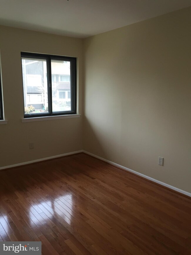 18437 Stone Hollow Dr, Germantown, MD 20874 - photo 7