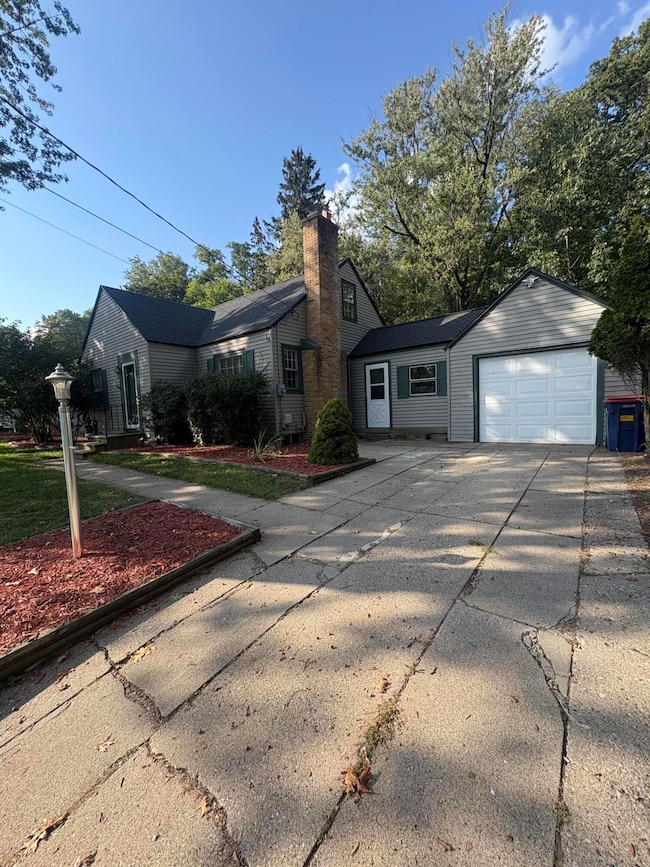 1659 Shangrai La Dr SE, Grand Rapids, MI 49508 - photo 2