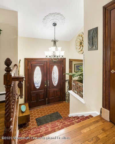 10 Old Farm Rd Colts Neck NJ-small-004-0