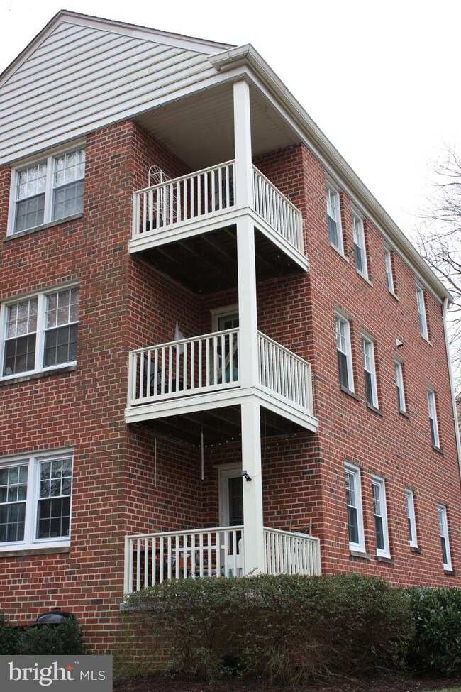 6608 Potomac Ave unit A1, Alexandria, VA 22307 - photo 3