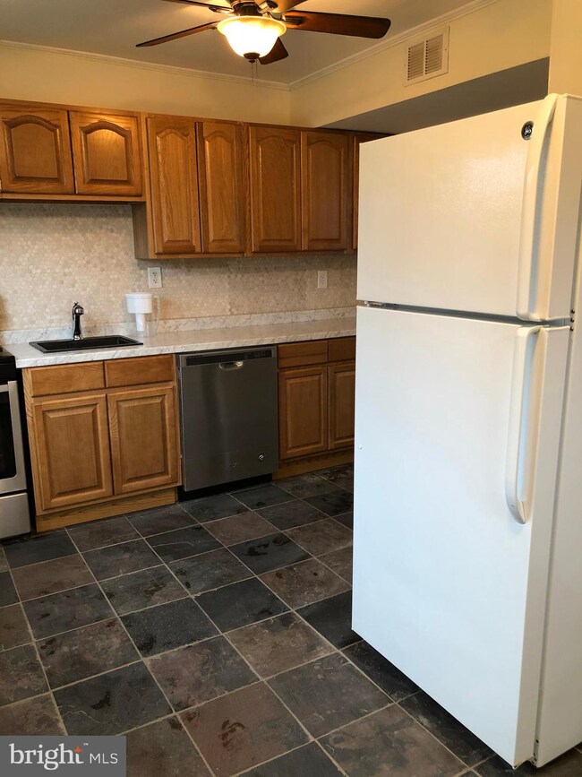 403 Denver Ct, Wallingford, PA 19086 - photo 7