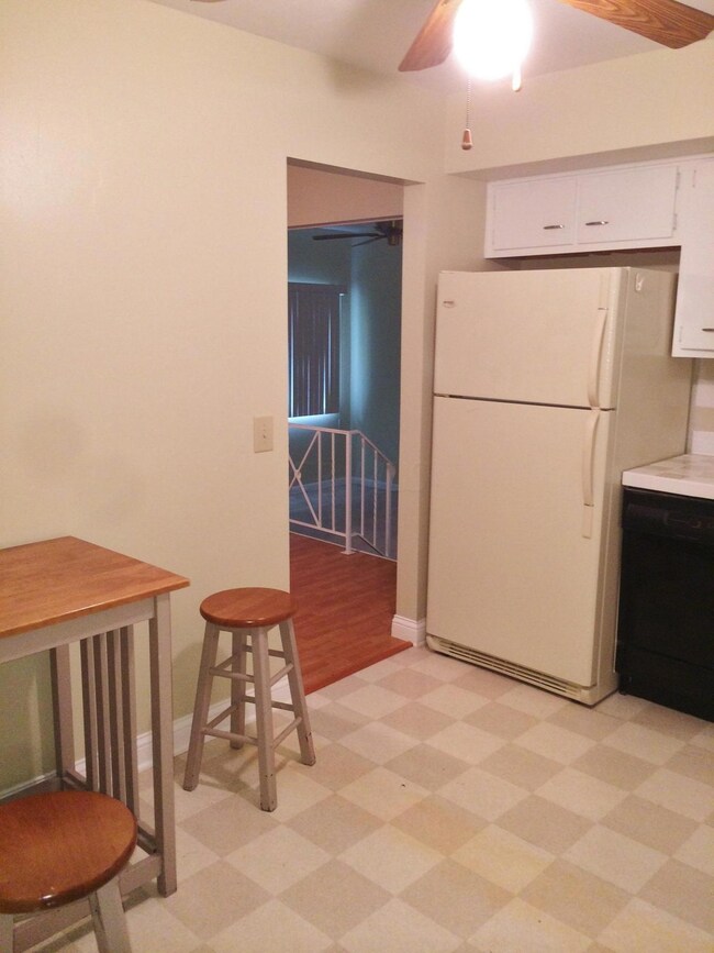 5277 Hedgewood Rd, Columbus, OH 43229 - photo 6