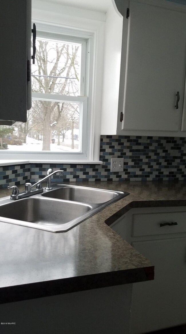 2120 Pattengill Ave, Lansing, MI 48910 - photo 5
