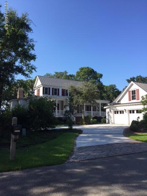 next door neighbors house