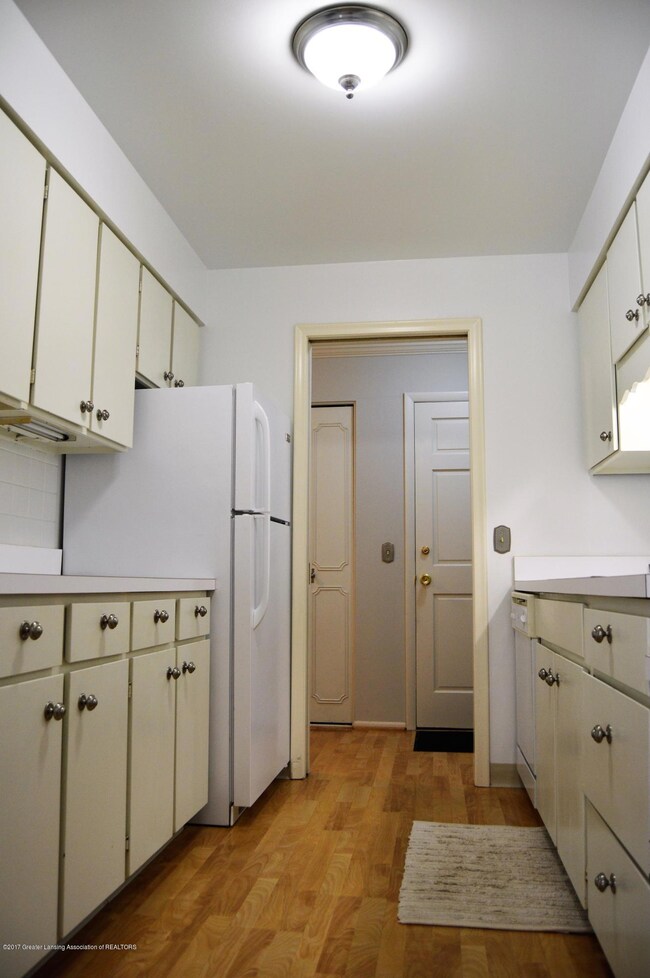 1730 Wellington Rd unit 1, Lansing, MI 48910 - photo 4