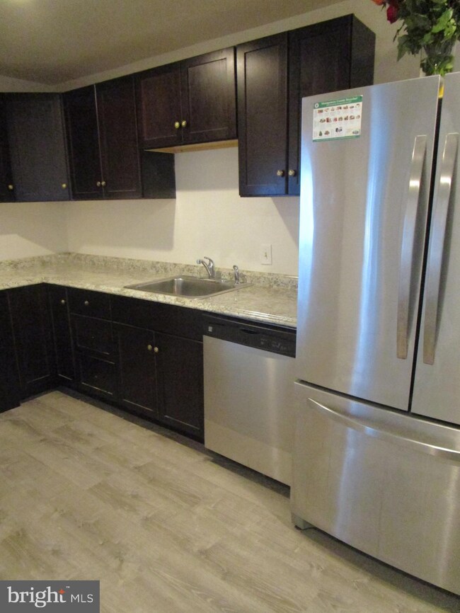 12228 Valleywood Dr, Silver Spring, MD 20902 - photo 3