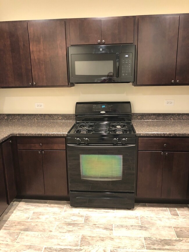 6318 N Mozart St unit G, Chicago, IL 60659 - photo 2