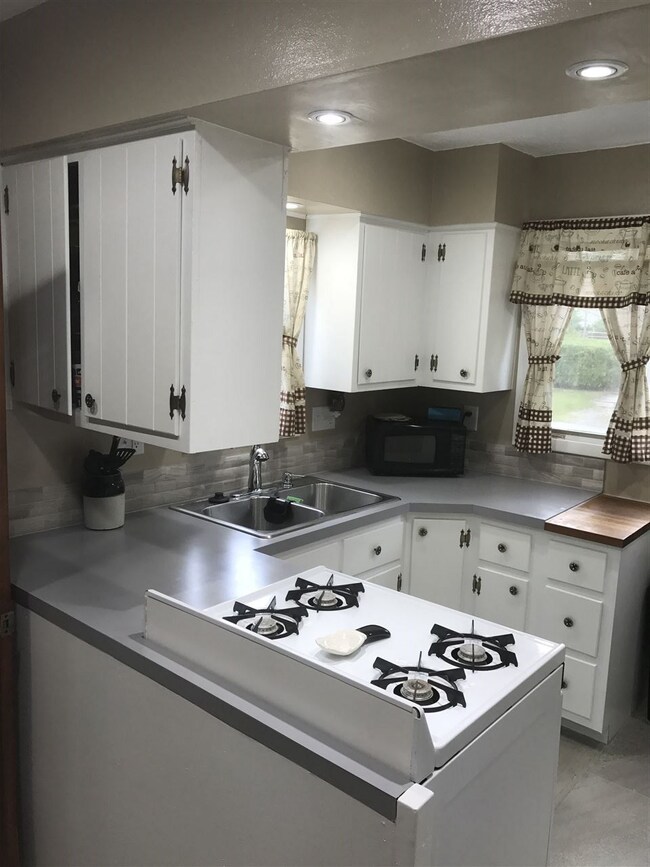 1137 Fulton St, Elkhart, IN 46514 - photo 4