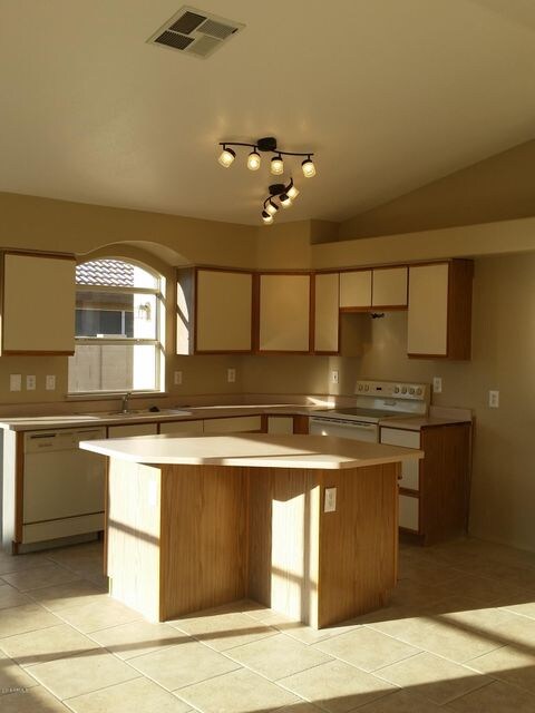 Kitchen1-2631South156thAve-Goodyear-Ariz