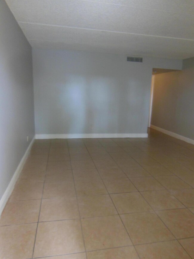 103 Meadows Cir unit 103, Boynton Beach, FL 33436 - photo 6